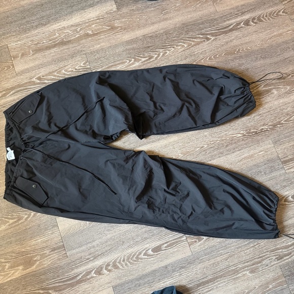🖤 Princess Polly Black Parachute Pants Size 6 Adjustable Hem Utility in BLACK - Picture 8 of 15